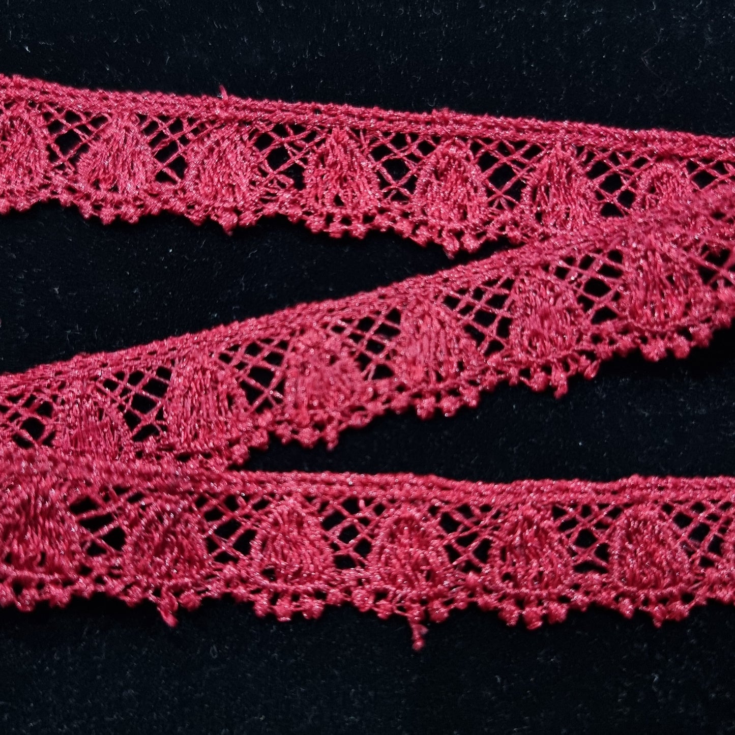 9m Maroon Lace Trim