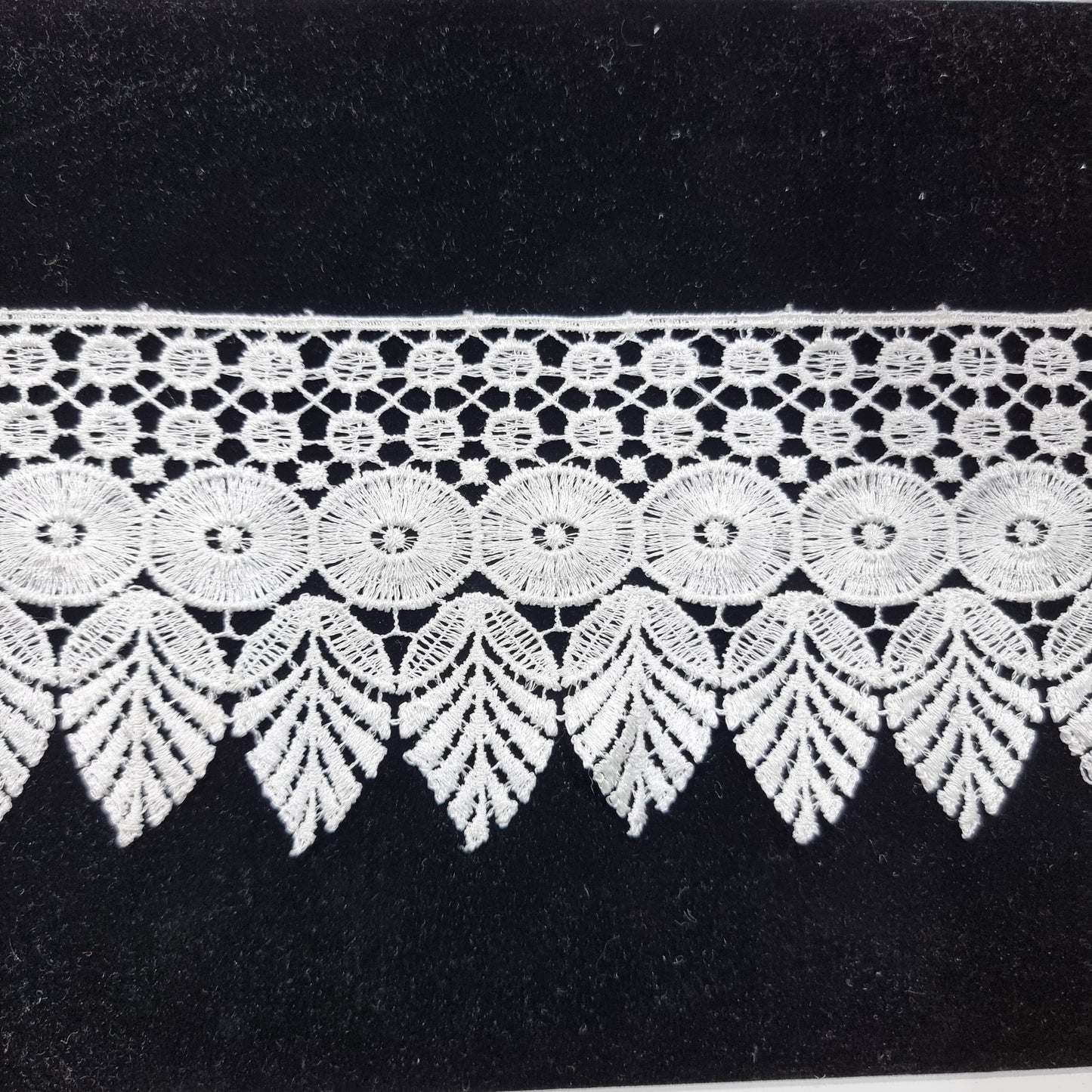 5m Leaf pattern White Lace Trim