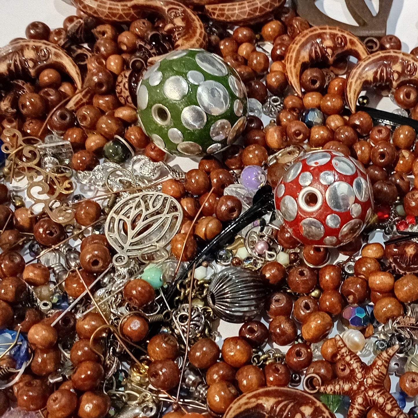 CLEARANCE! Huge Pack Of Broken Jewellery & Findings