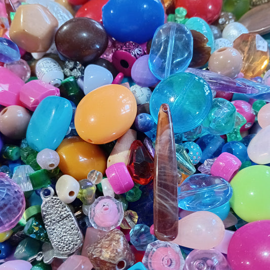 50g Scoop of Mixed Acrylic Beads With A Heart Shaped Tin
