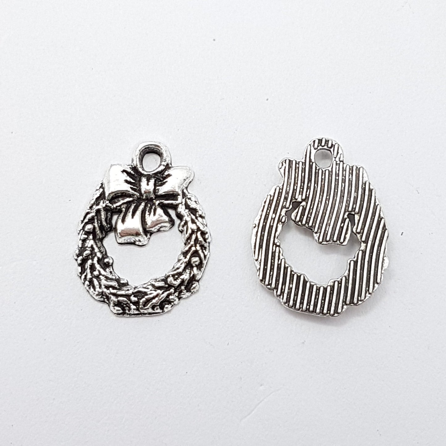 10pc Mini Christmas Wreath Charms