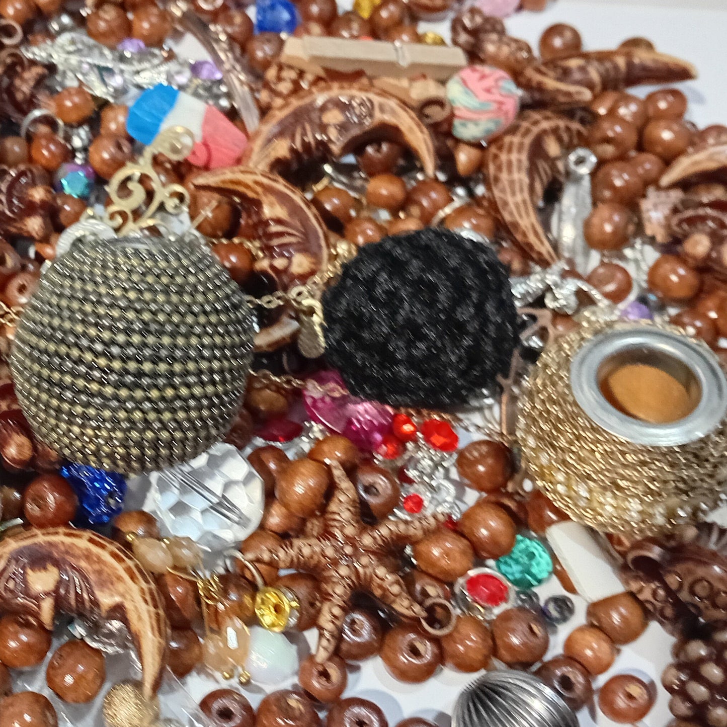 CLEARANCE! Huge Pack Of Broken Jewellery & Findings