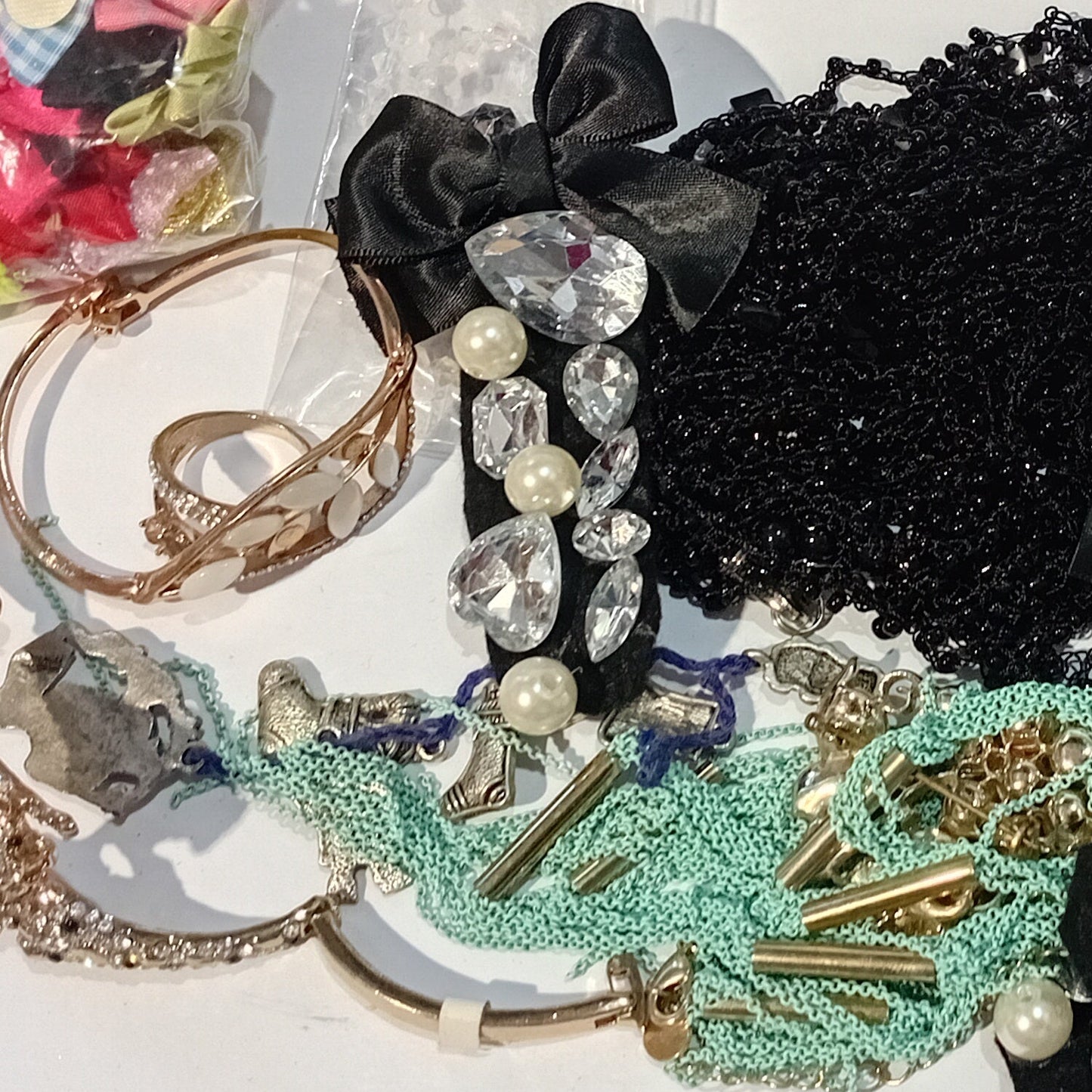 CLEARANCE! Huge Pack Of New, Old & Broken Jewellery