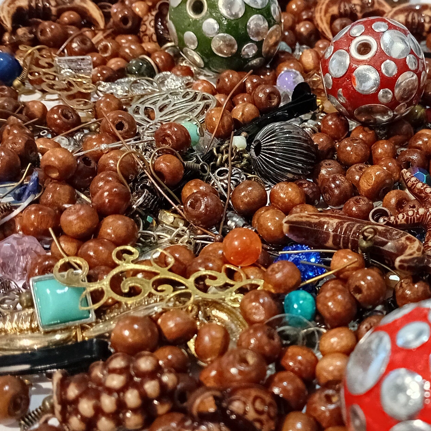CLEARANCE! Huge Pack Of Broken Jewellery & Findings