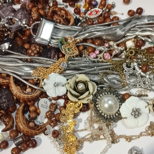 CLEARANCE! Huge Pack Of Broken Jewellery & Findings