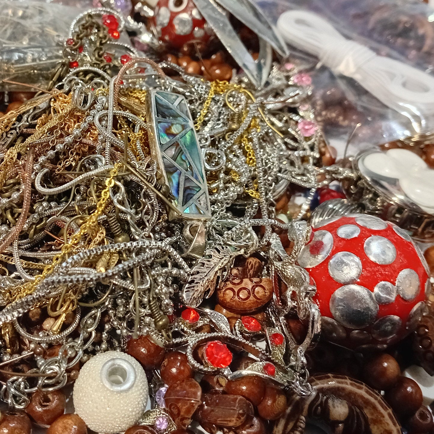 CLEARANCE! Huge Pack Of Broken Jewellery & Findings