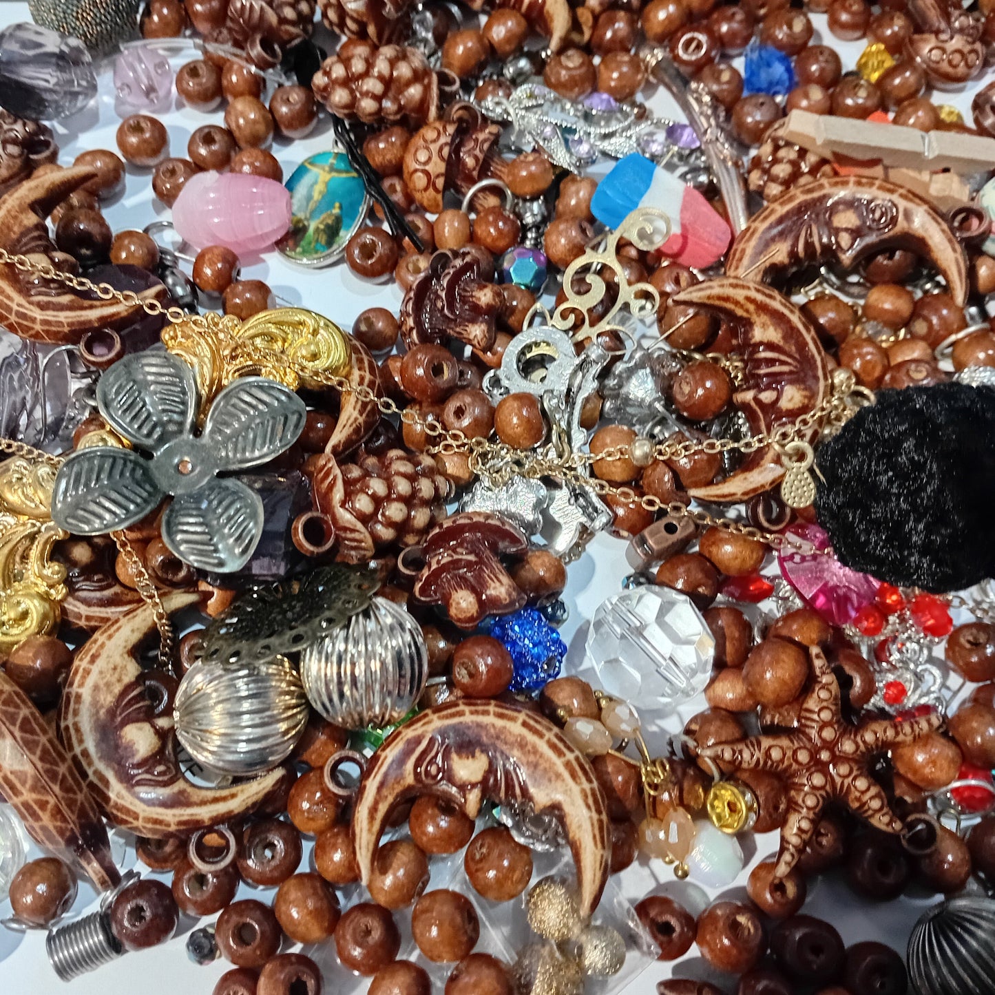 CLEARANCE! Huge Pack Of Broken Jewellery & Findings