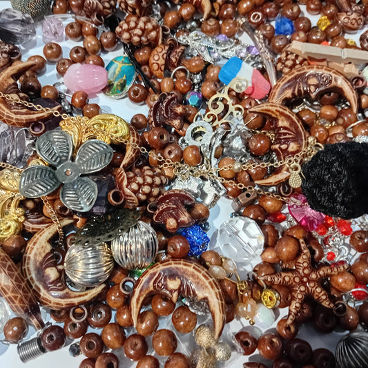 CLEARANCE! Huge Pack Of Broken Jewellery & Findings