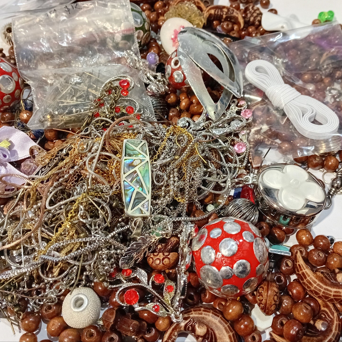 CLEARANCE! Huge Pack Of Broken Jewellery & Findings