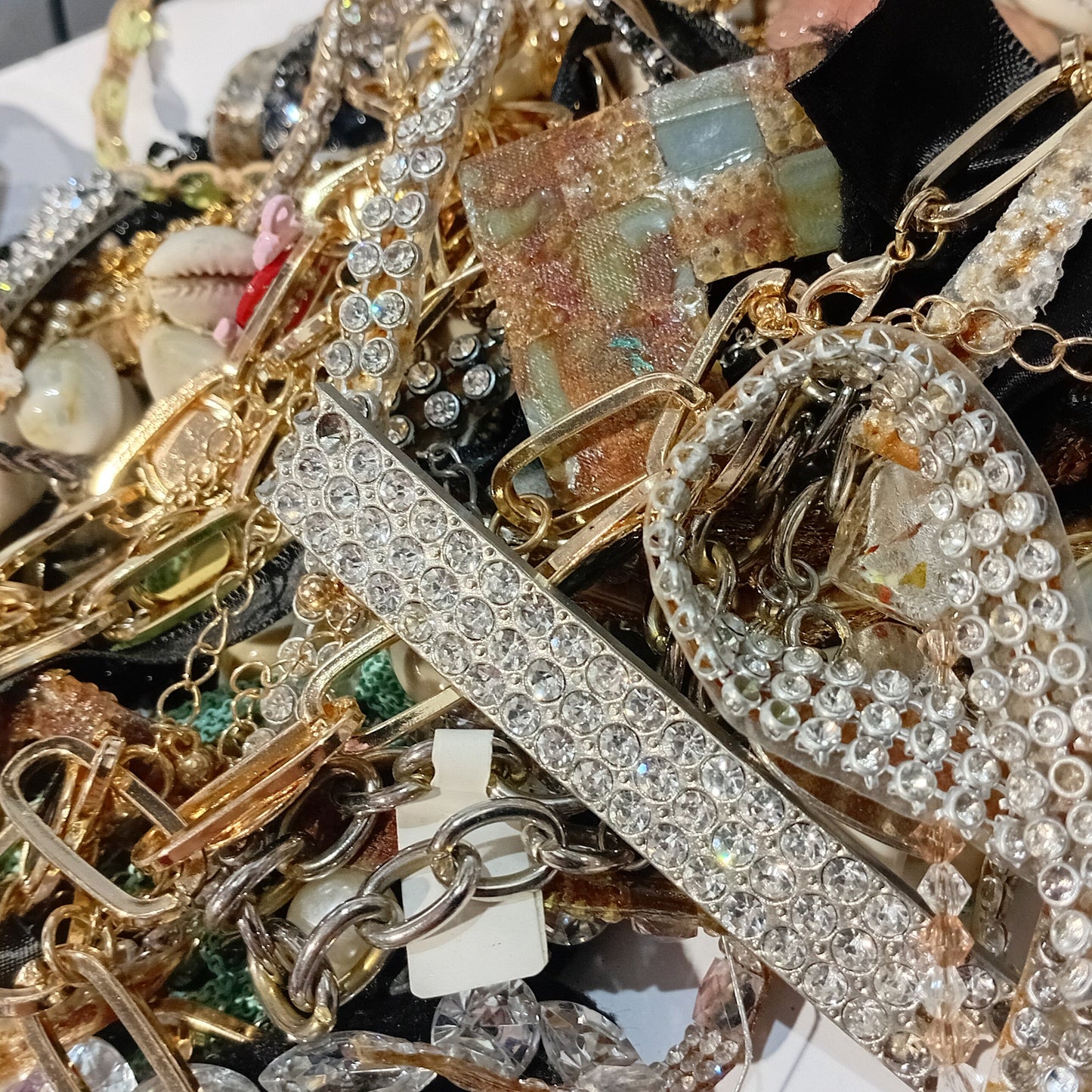 CLEARANCE! Huge Pack Of New, Old & Broken Jewellery